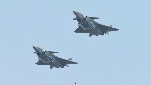 中国国产战斗机展示视频,翱翔蓝天，铸就钢铁雄鹰